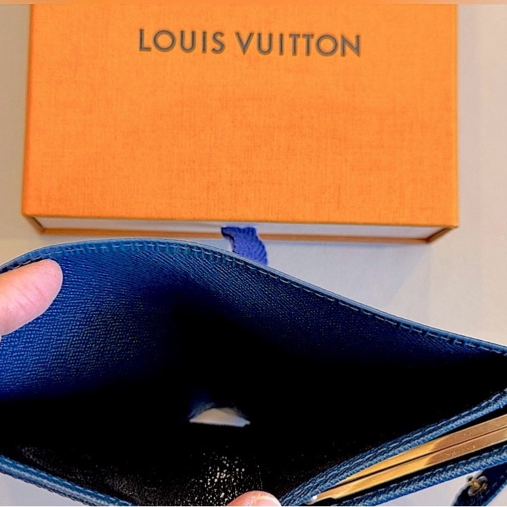 Louis Vuitton Blue Epi Luxury Women's Kiss-lock Wallet w/Box - Picture 5 of 9